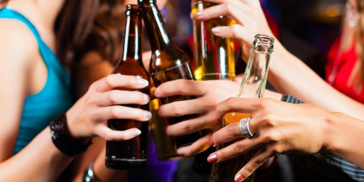 mulheres-estão-bebendo-mais-álcool